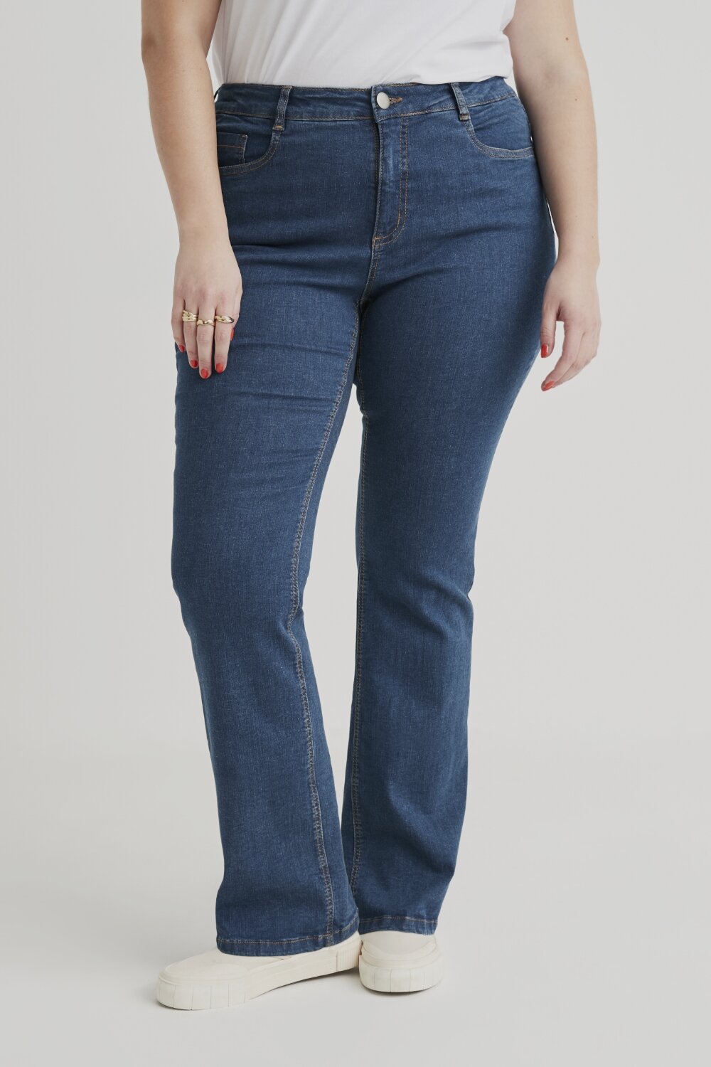 BOOTCUT