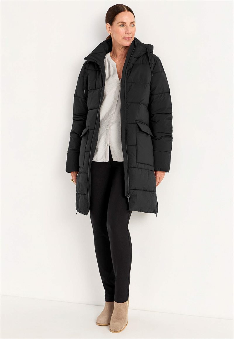 Varm jakke med sidelynlåse nederst