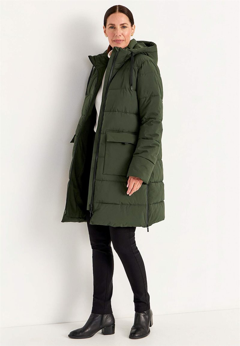 Varm jakke med sidelynlåse nederst