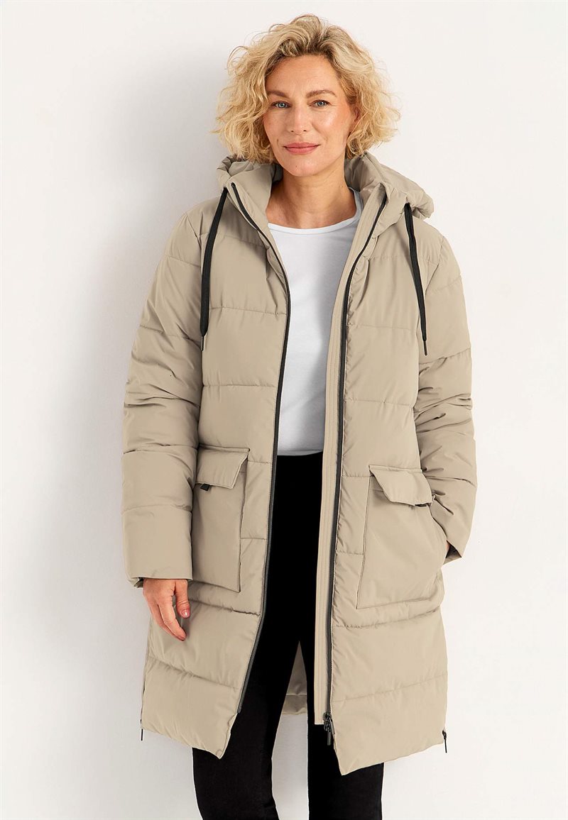 Varm jakke med sidelynlåse nederst