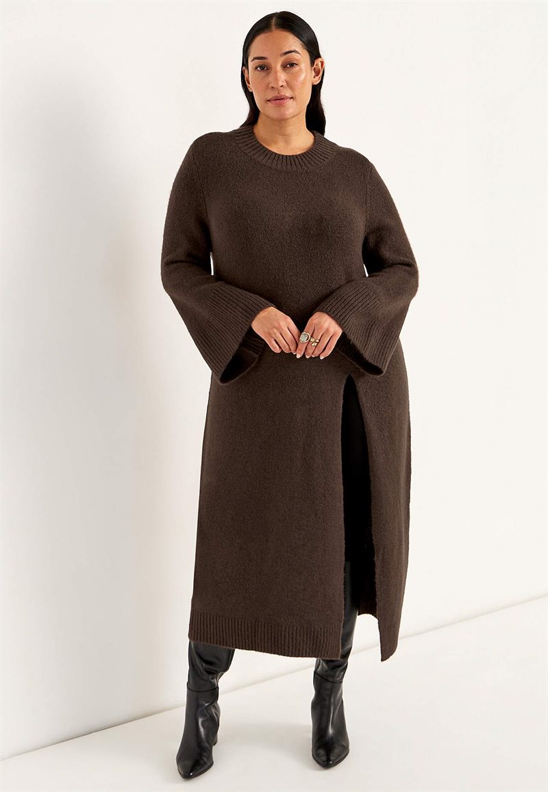 Strikket kjole med høj slids