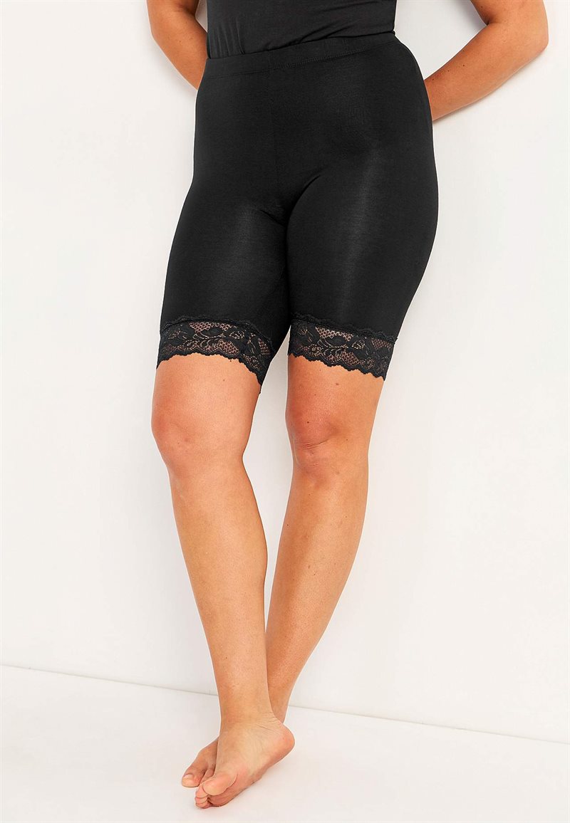 Cykelshorts med blonde Josefin