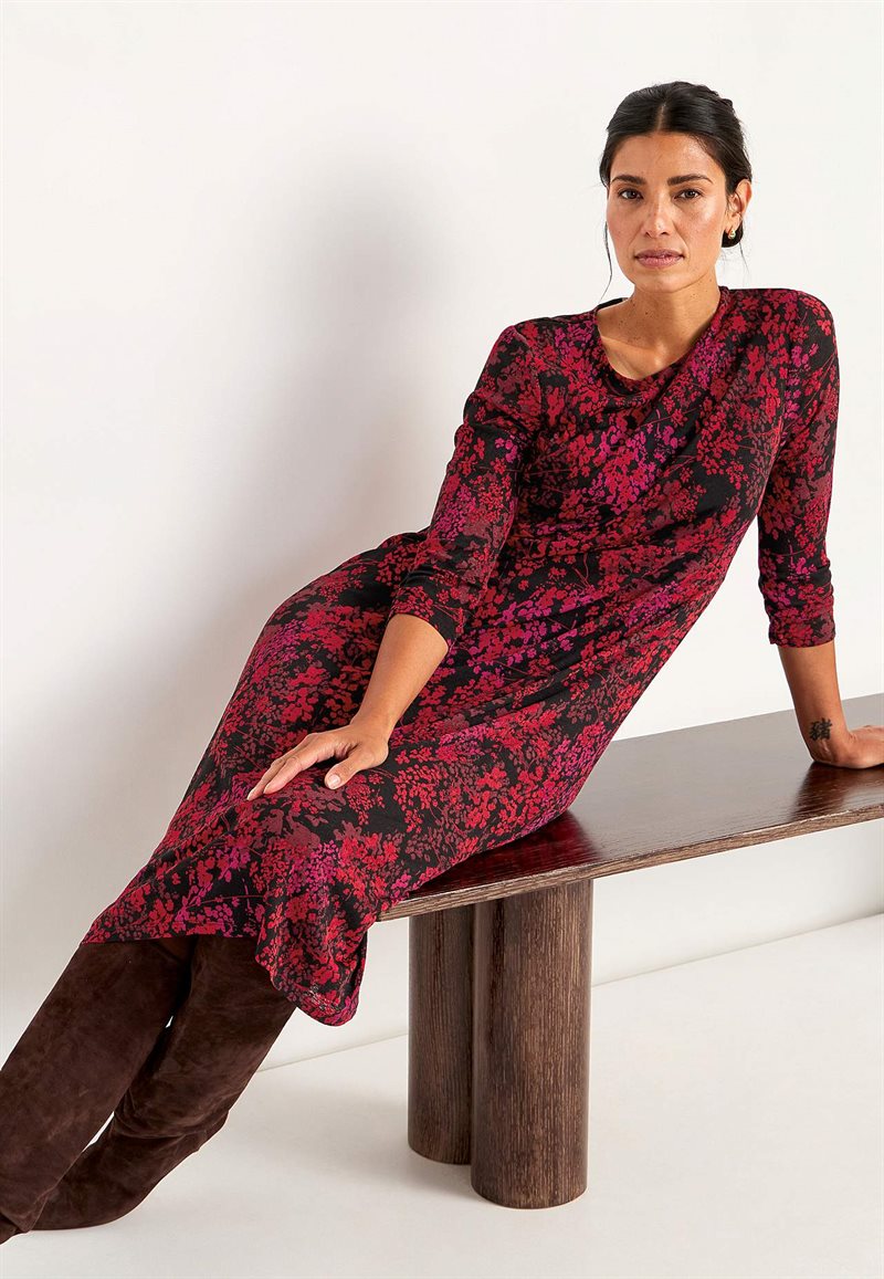 Midikjole med et blomstermønster