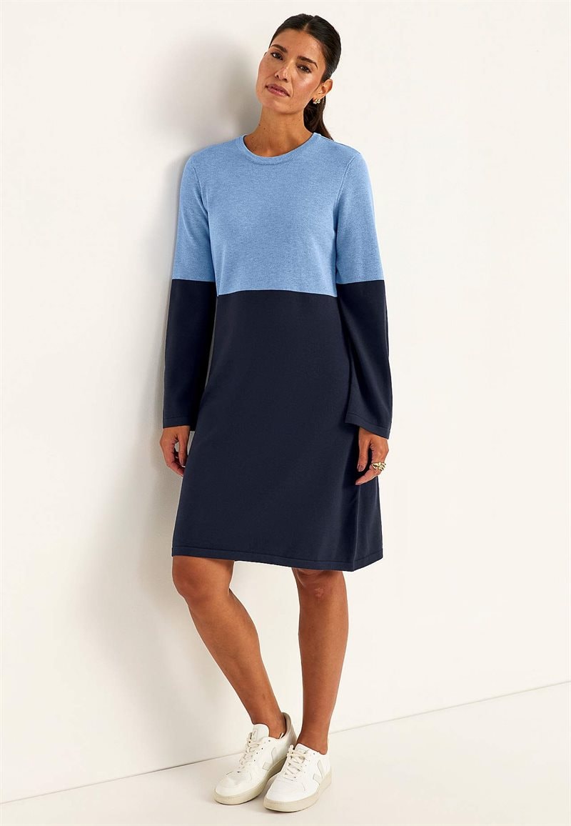 Tofarvet, fintstrikket kjole