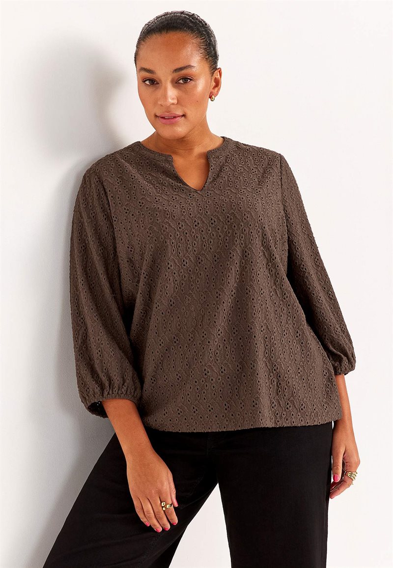 Jerseytop med broderet hulmønster