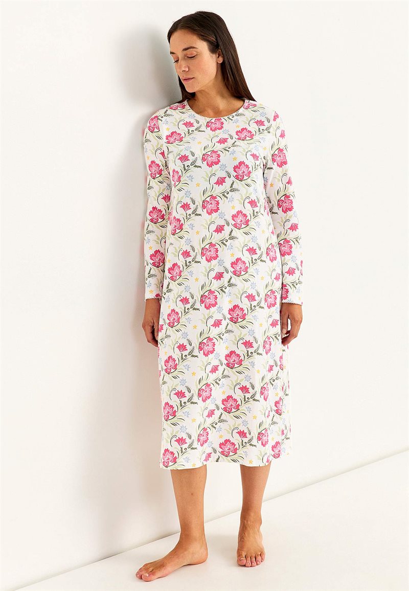 Natkjole med et blomstermønster