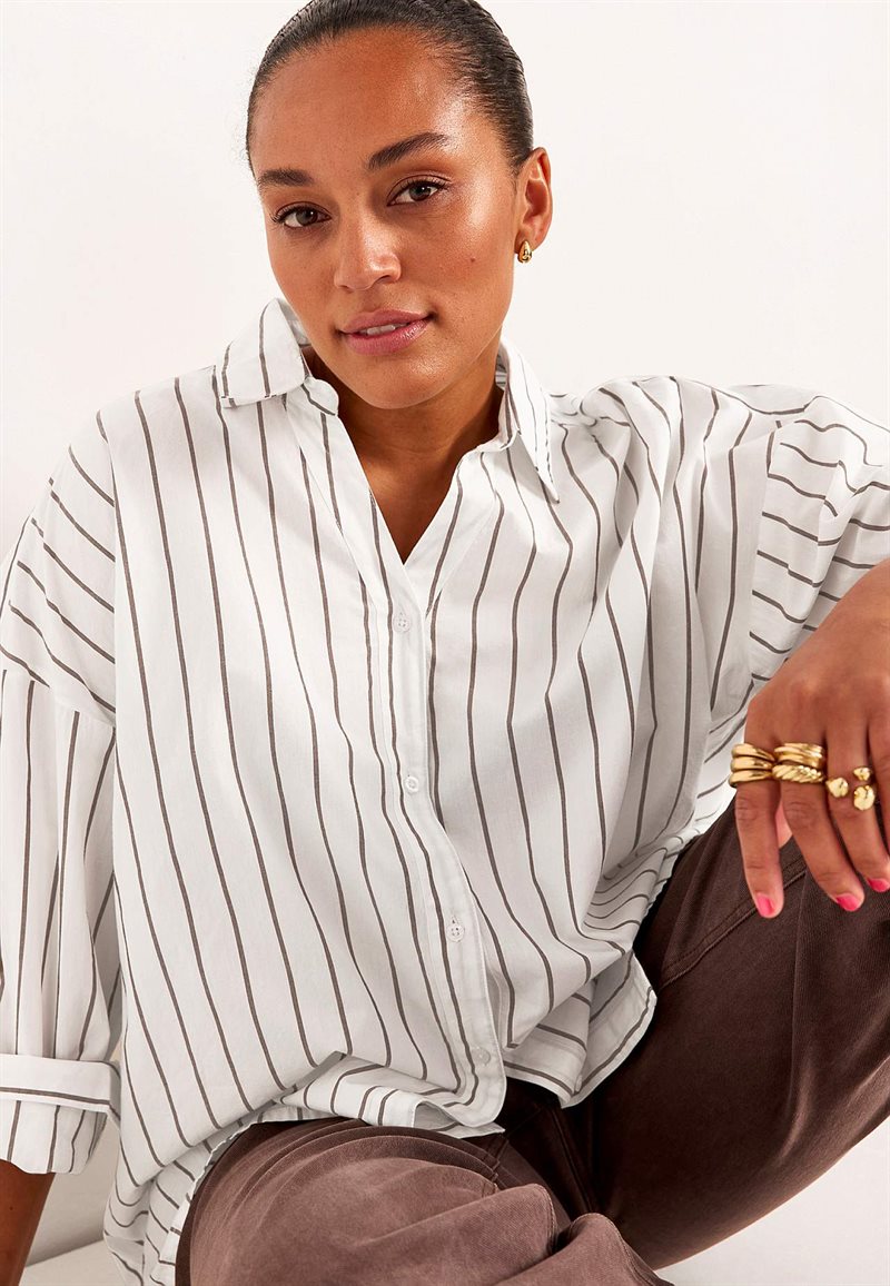 Stribet lang skjorte