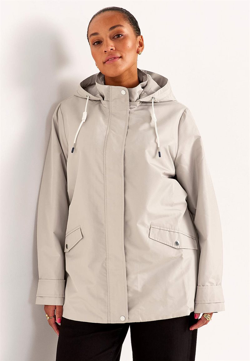 Foret jakke med aftagelig hætte