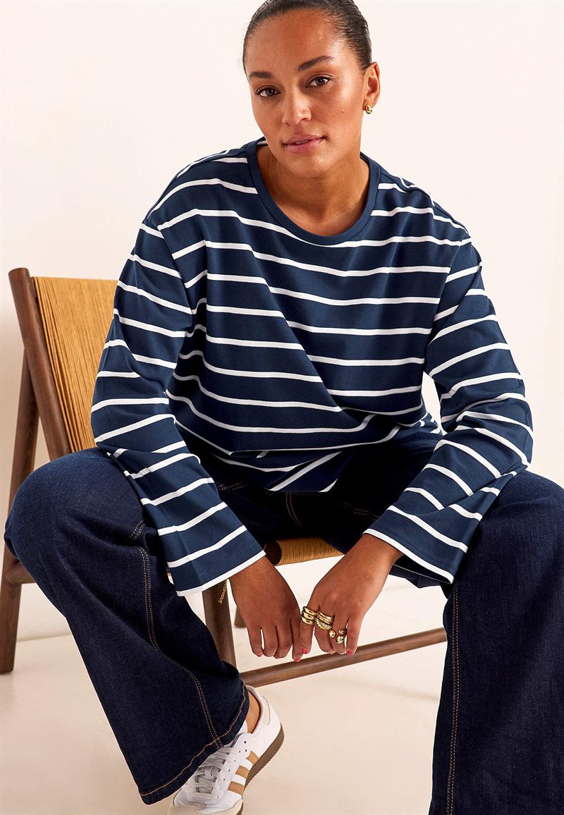 Stribet jerseytop i økologisk bomuld