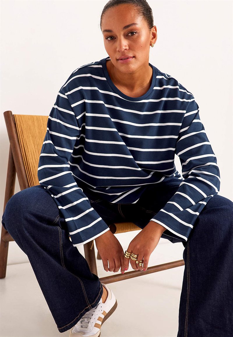 Stribet jerseytop i økologisk bomuld