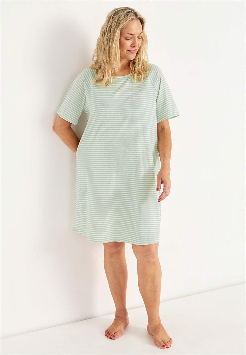 Stribet natkjole i blød bomuld