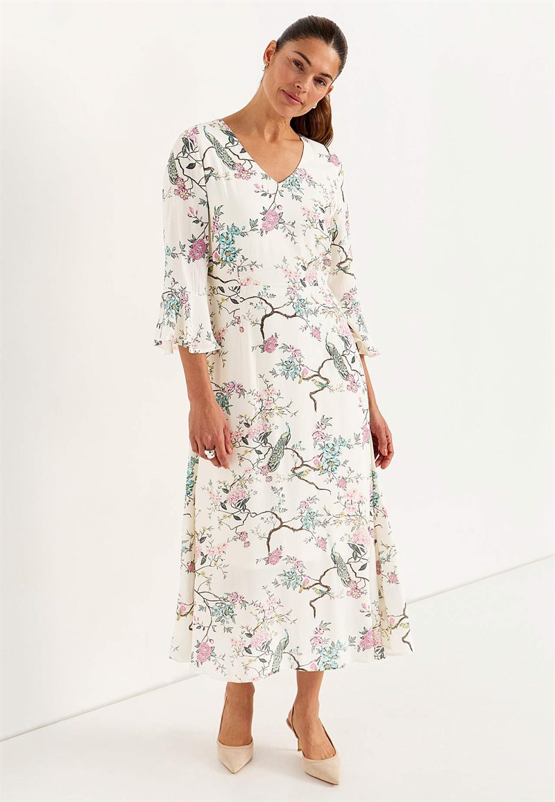 Kjole med flagrende ærme