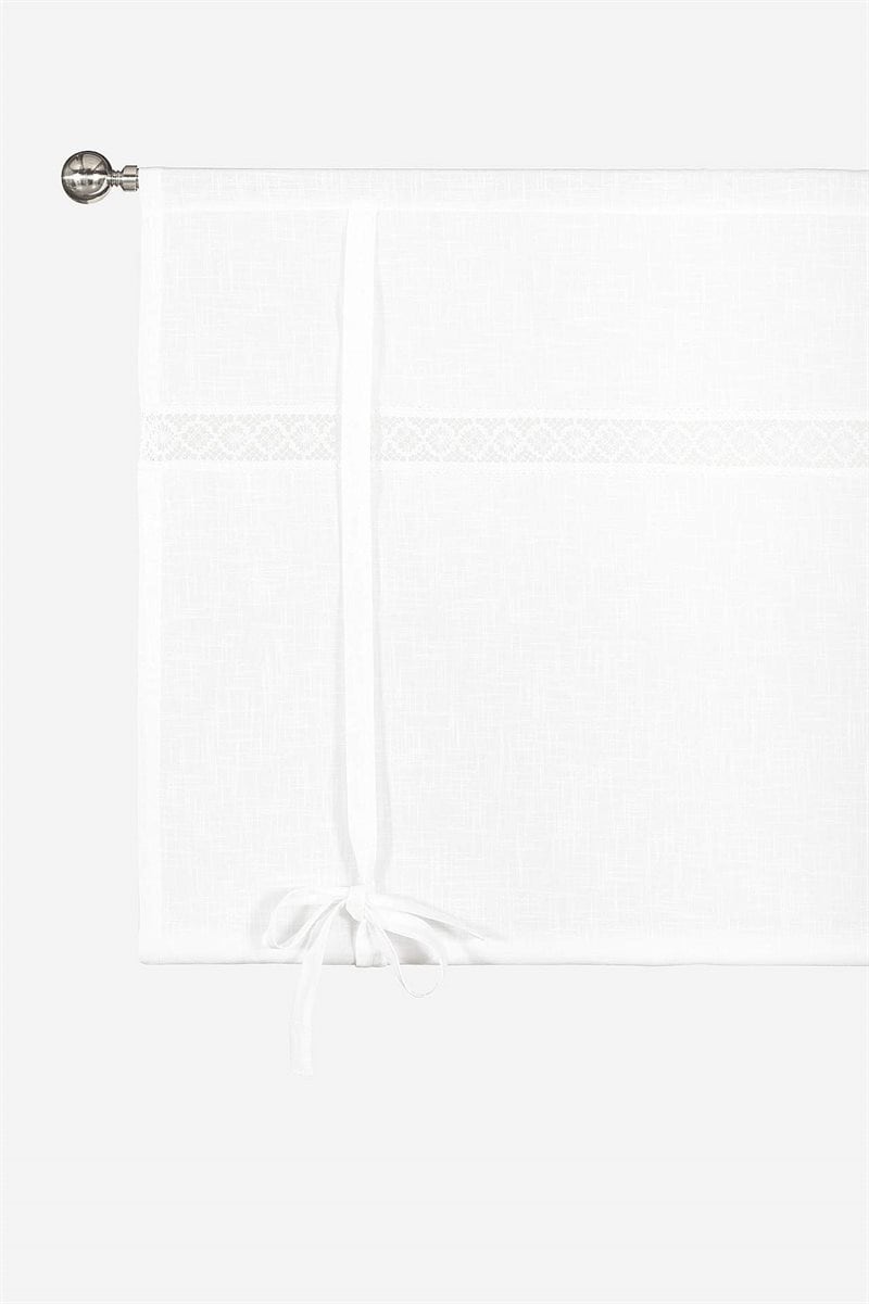 Liftgardin med blonde Monica