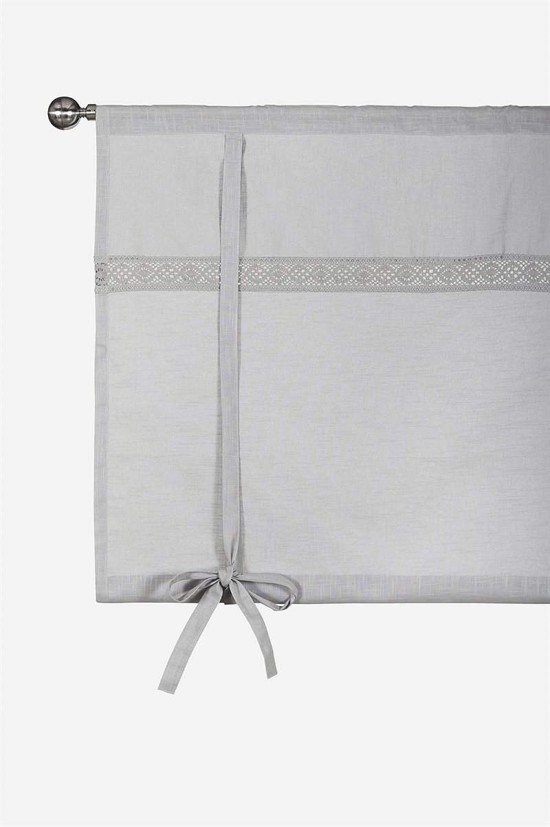 Liftgardin med blonde Monica