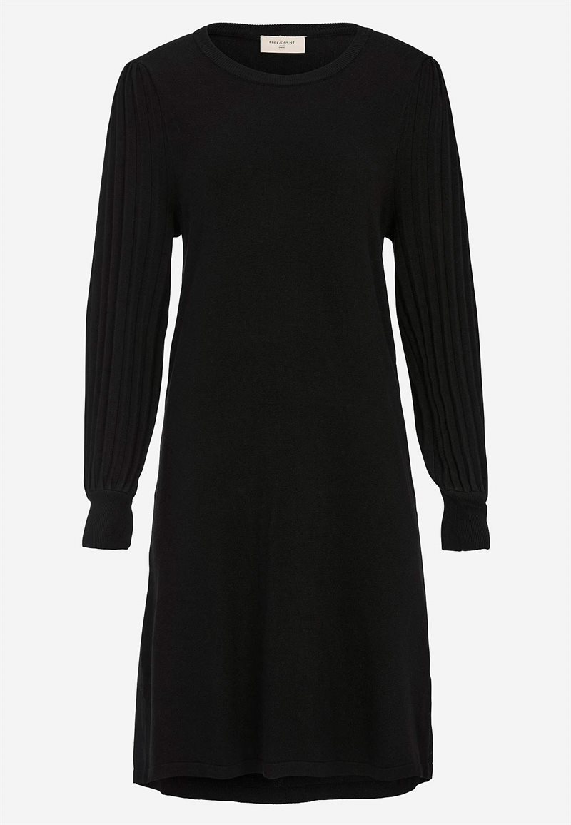 Fintstrikket kjole med plisserede ærmer