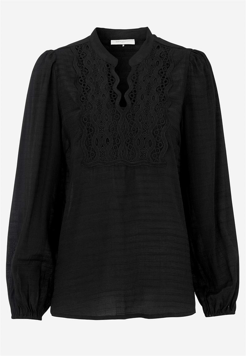 Næsten gennemsigtig bluse med broderi