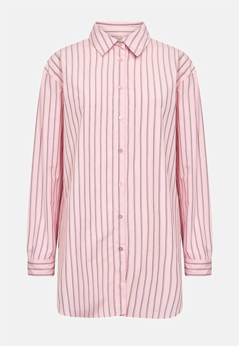 Lang, stribet skjorte