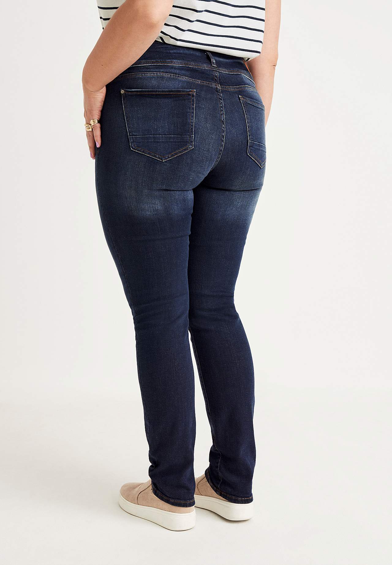 Lige jeans med høj Jenny fra Cellbes |