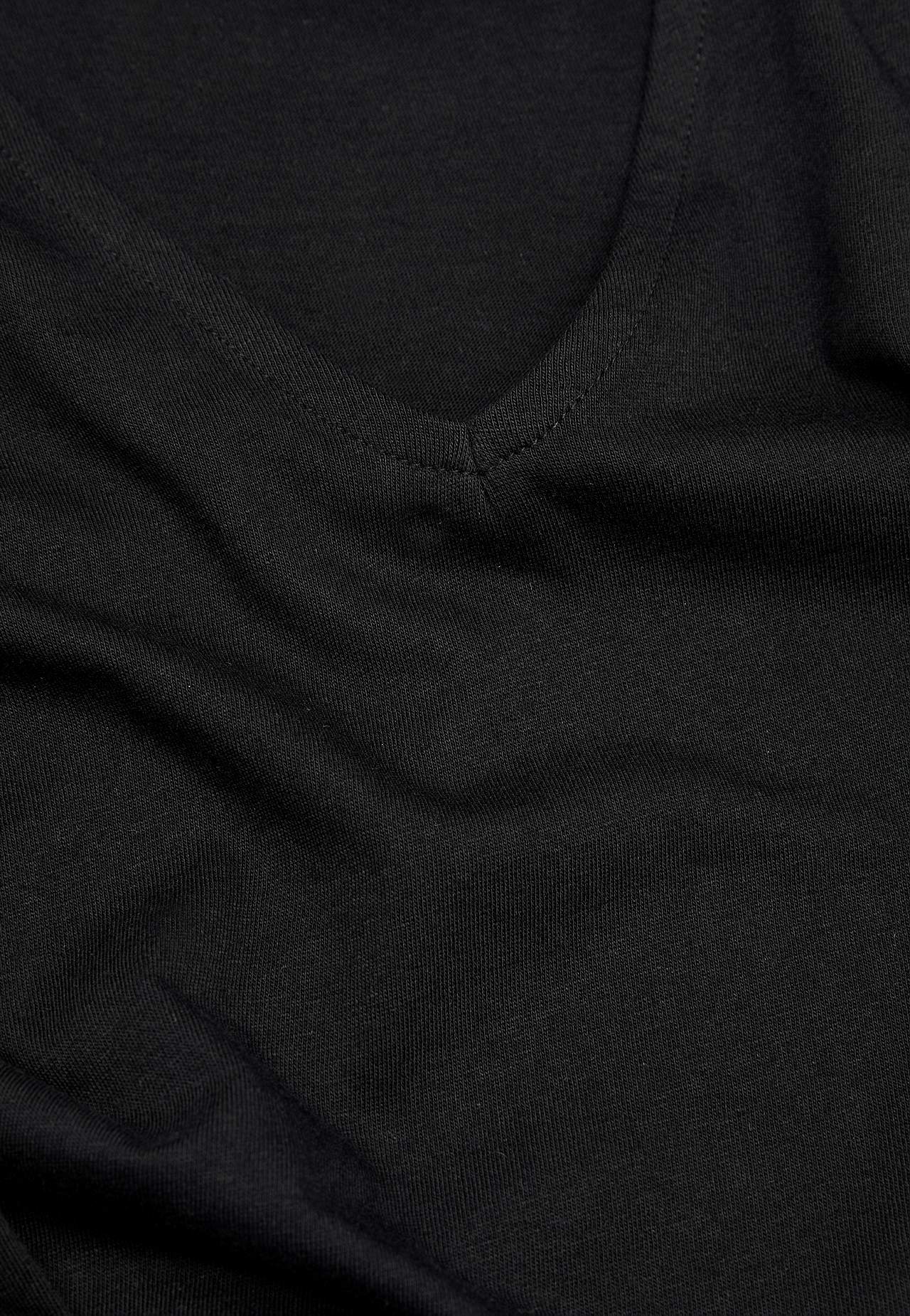Blød jerseytop med v-udskæring