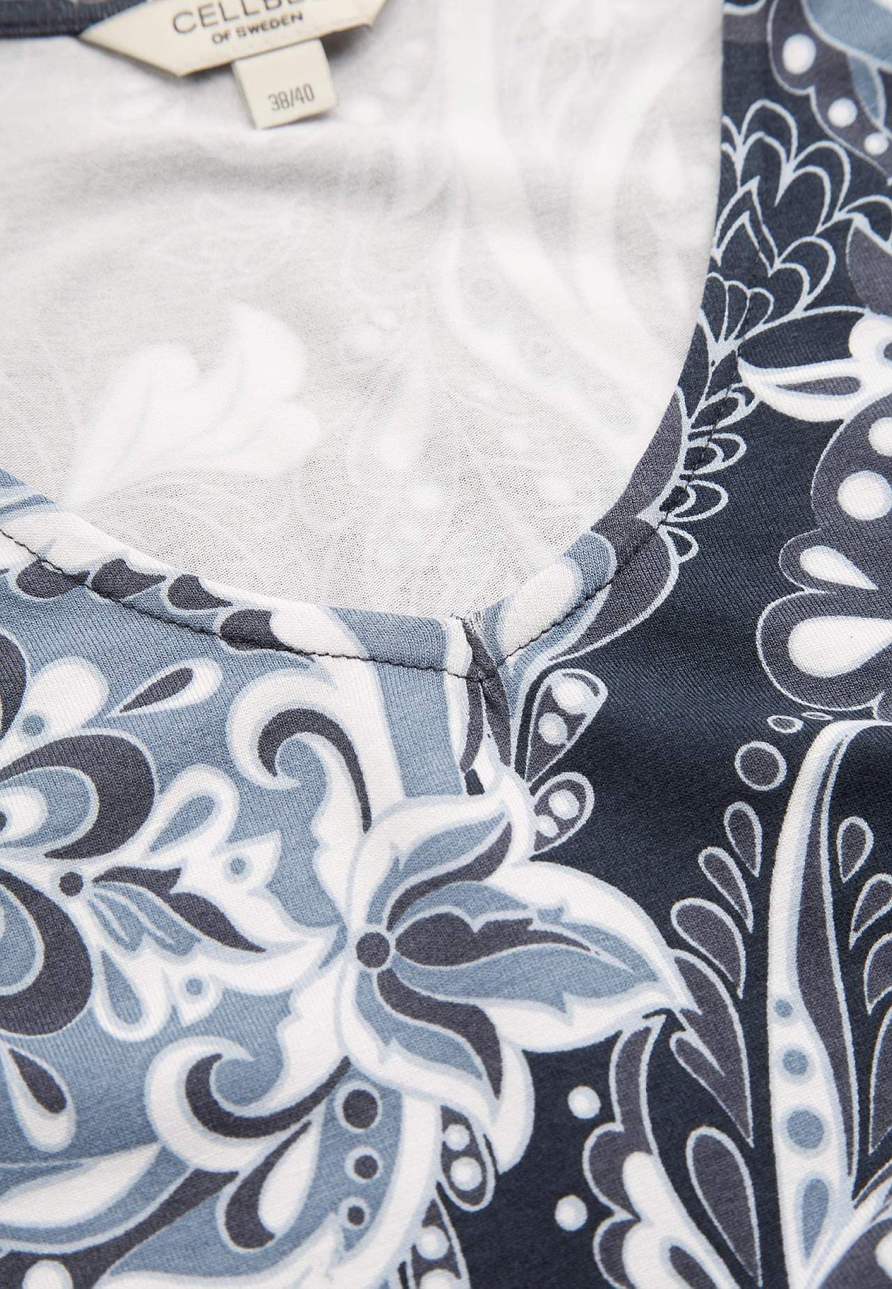 Jerseykjole med slå-om detalje