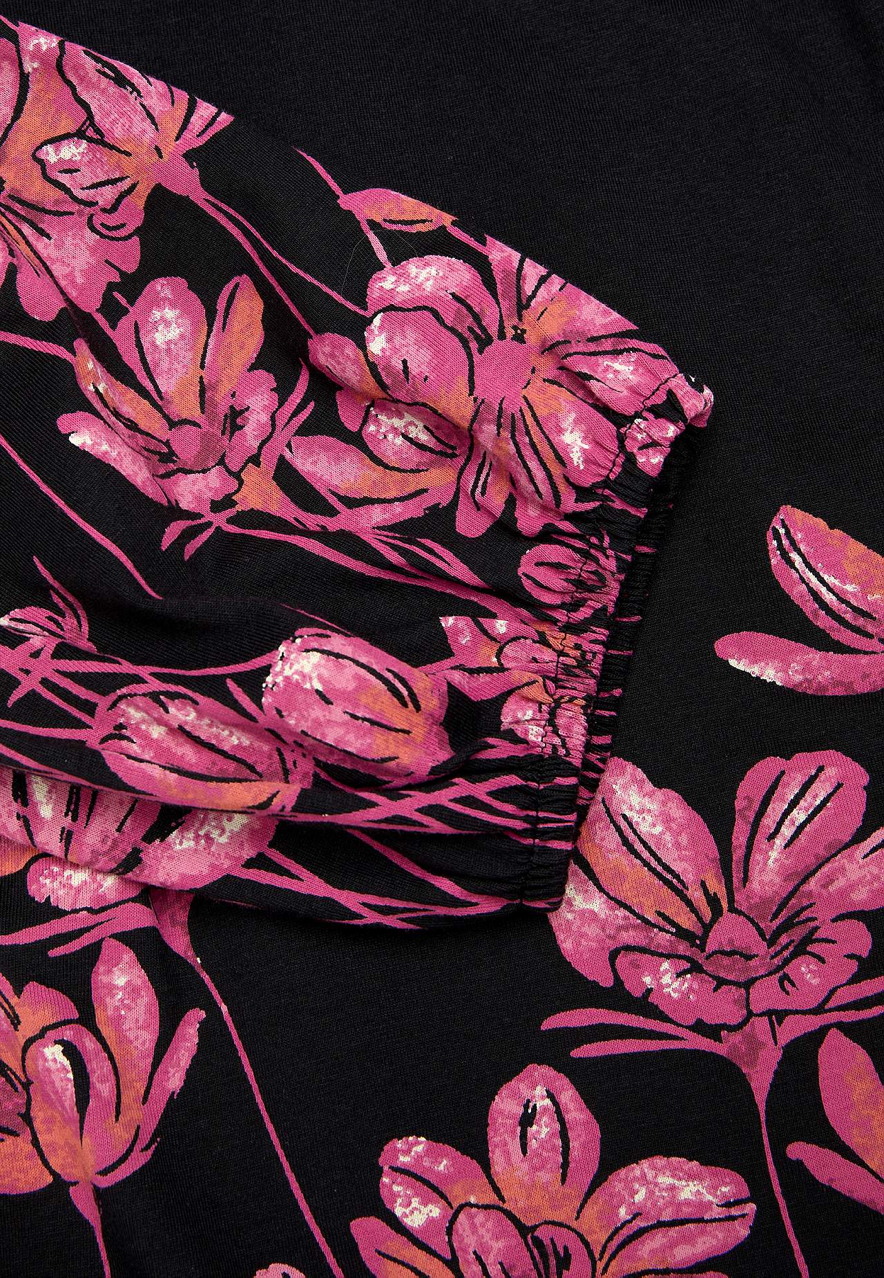 Jerseytop med et blomstermønster