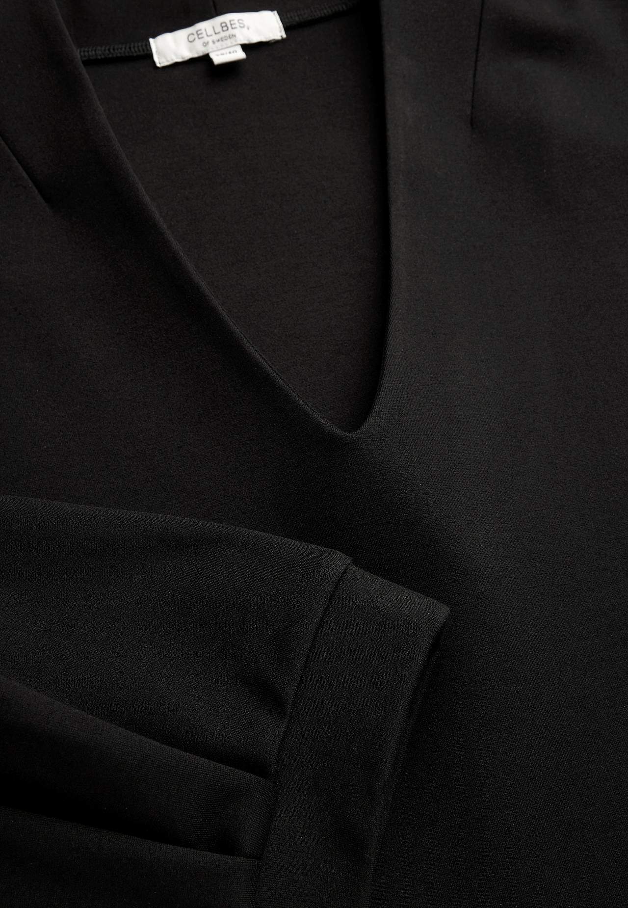 Elegant, v-udskåret jerseykjole