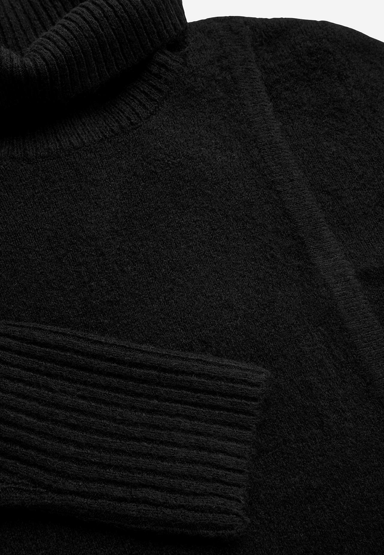 Strikket polotrøje med slå-om detalje foran