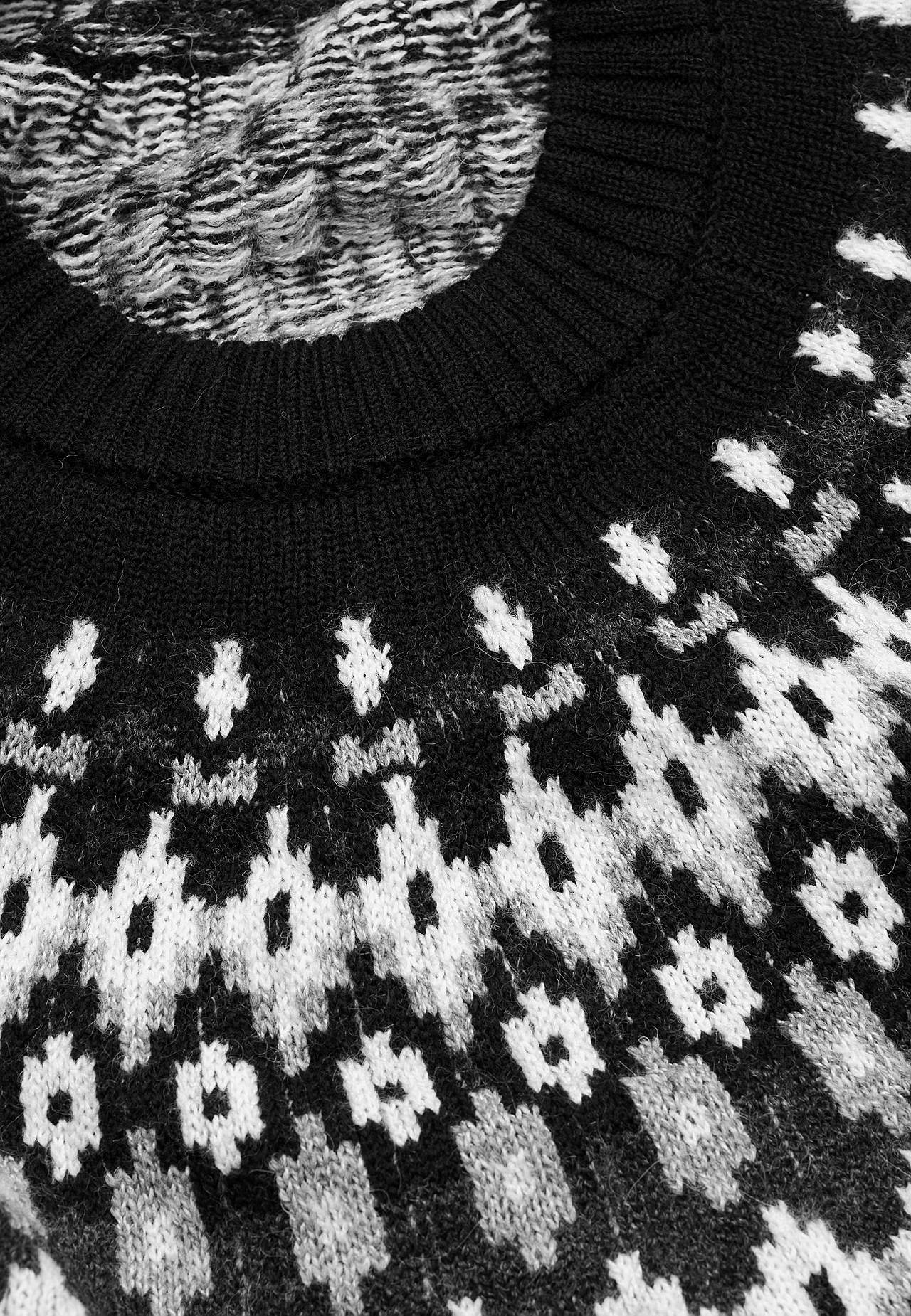 Strikket, jacquardmønstret trøje