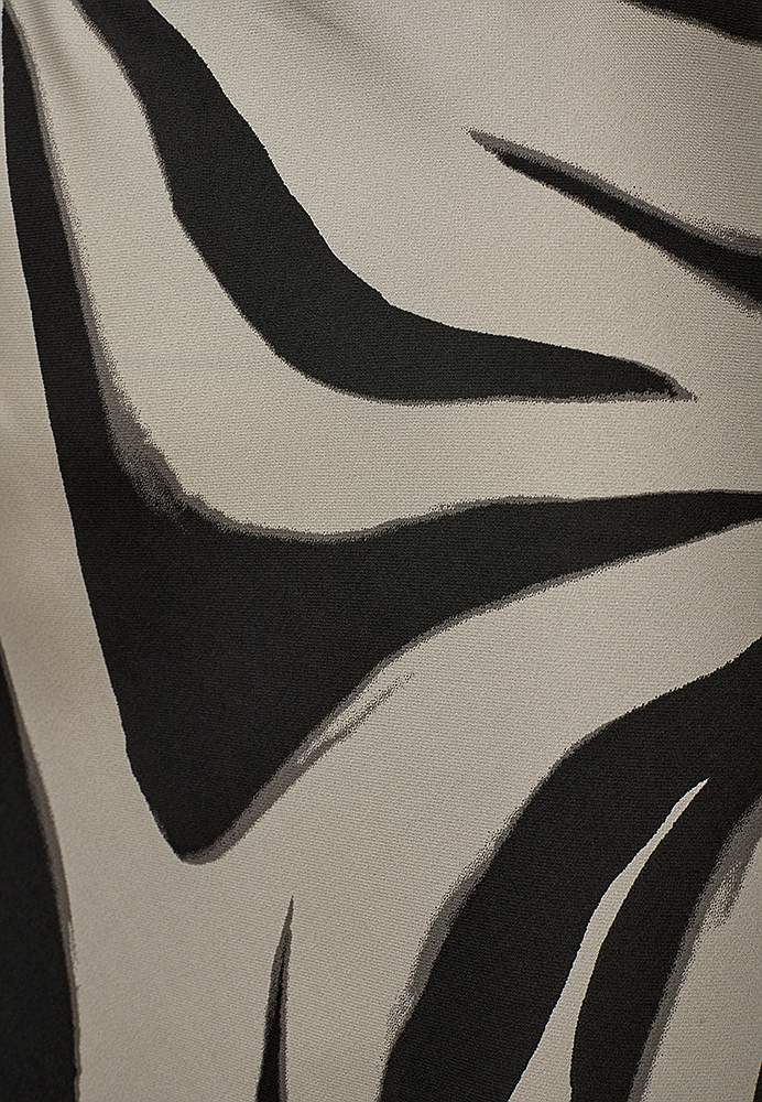 Mønstret satinkjole