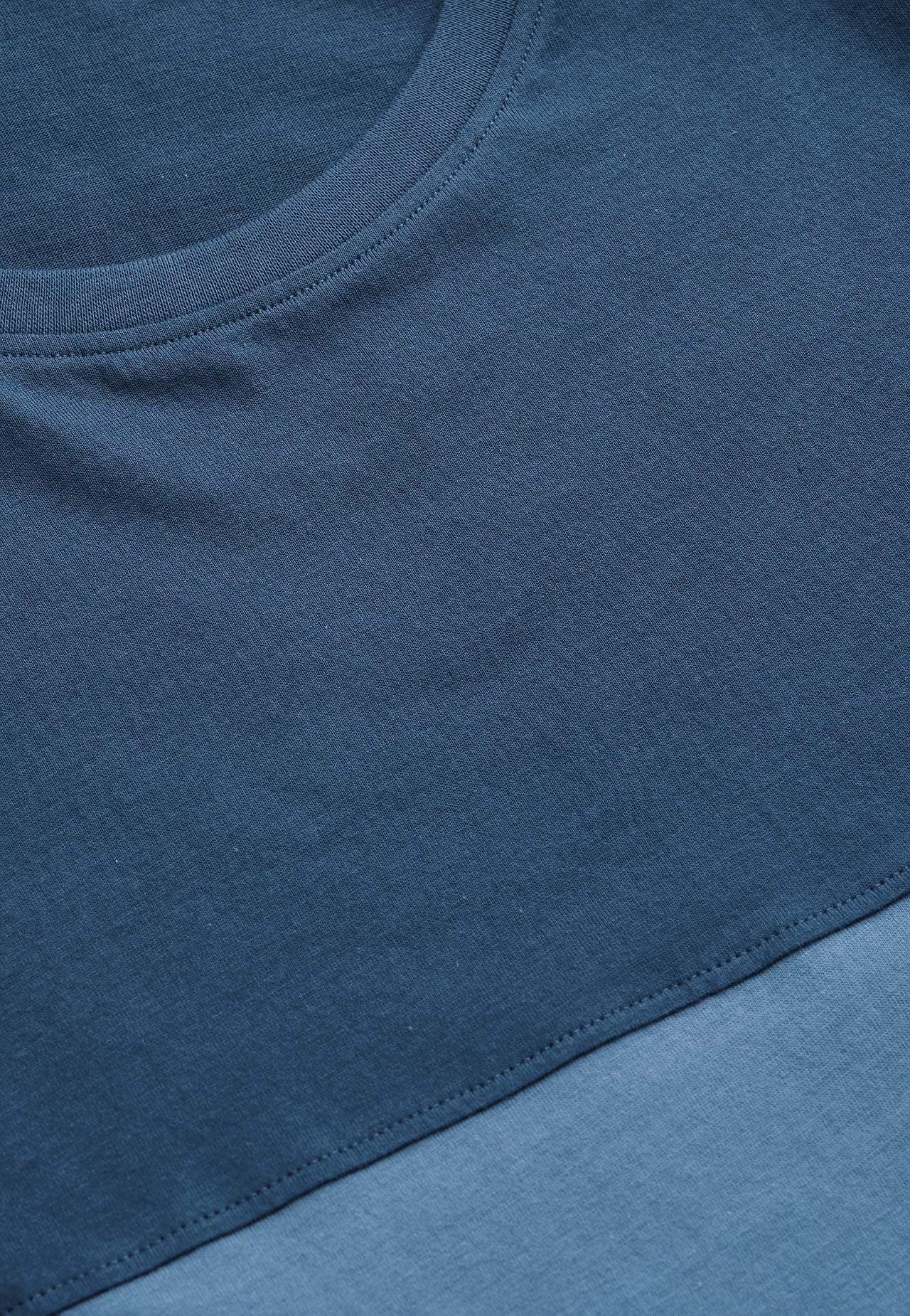 T-shirt med en bred stribe