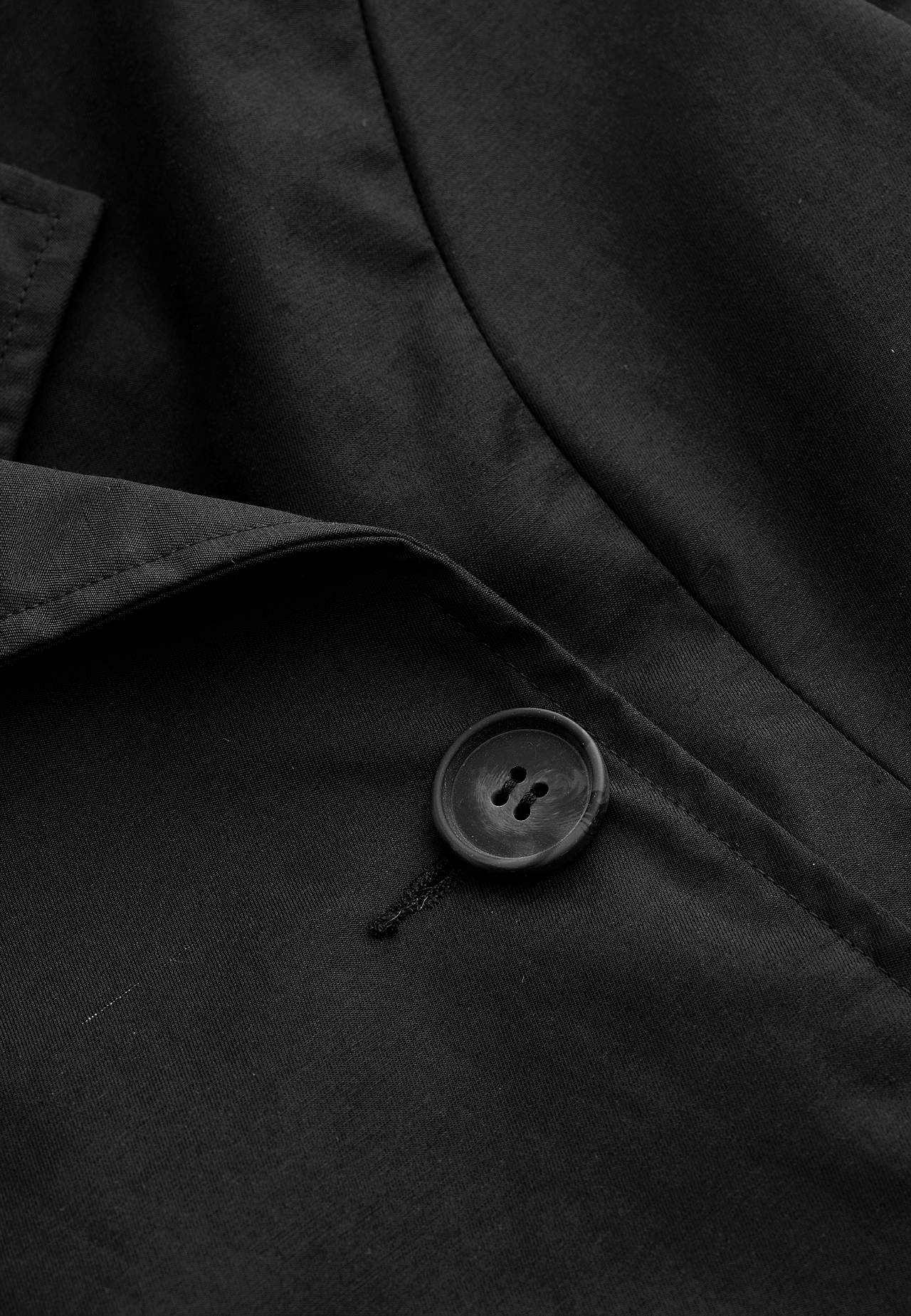 Dobbeltbrystet, kort trenchcoat