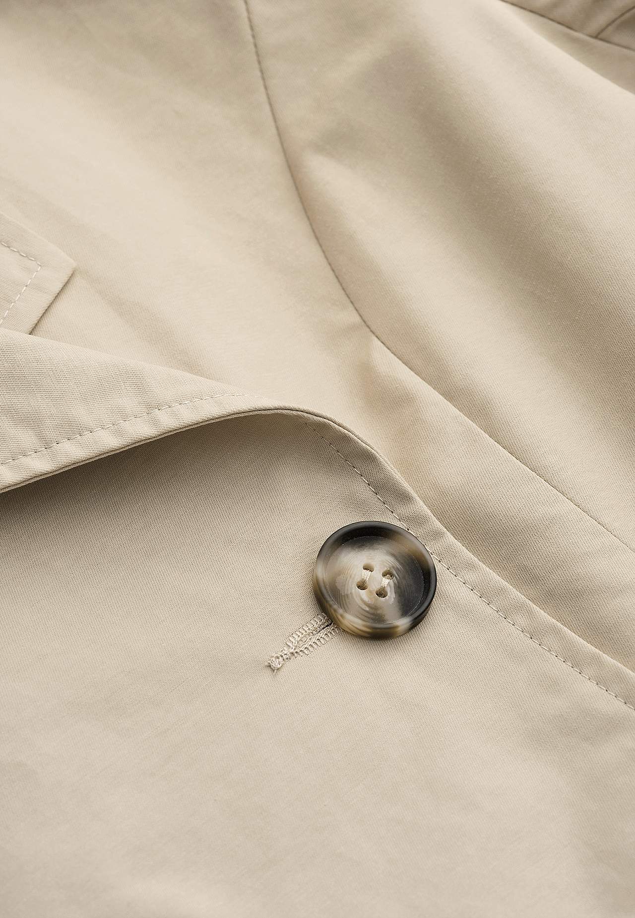 Dobbeltbrystet, kort trenchcoat