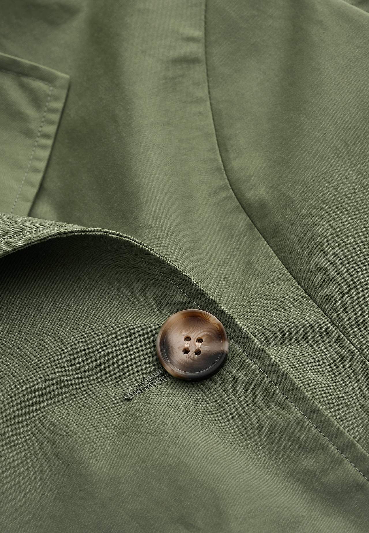 Dobbeltbrystet, kort trenchcoat
