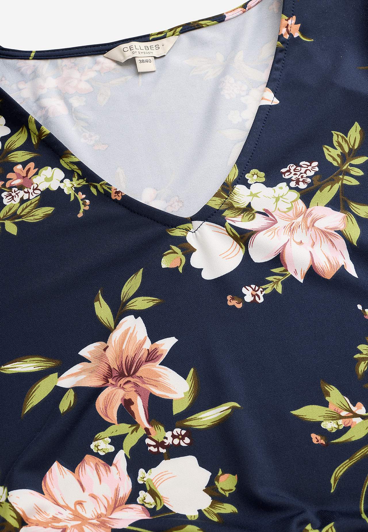 Jerseykjole med et blomstermønster