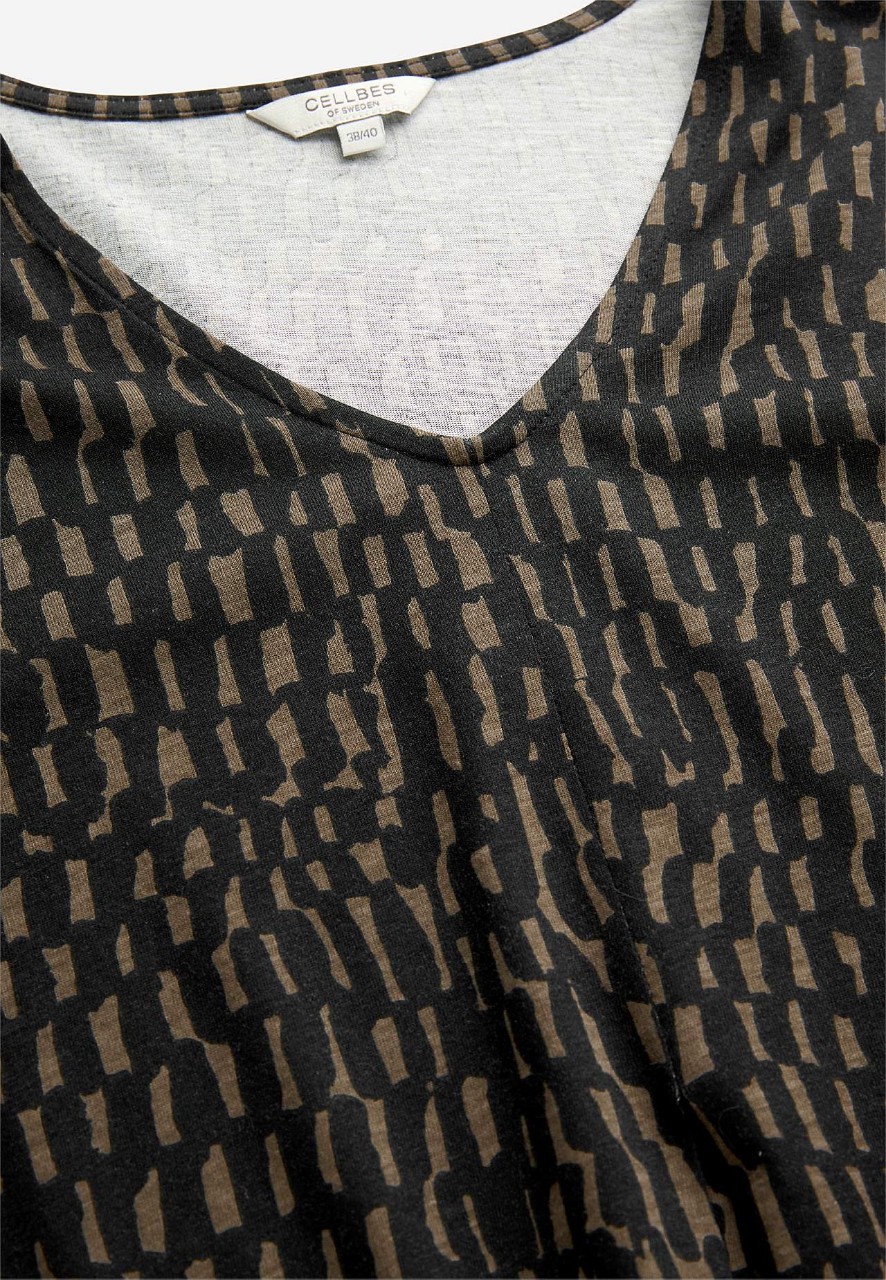 V-udskåret jerseykjole