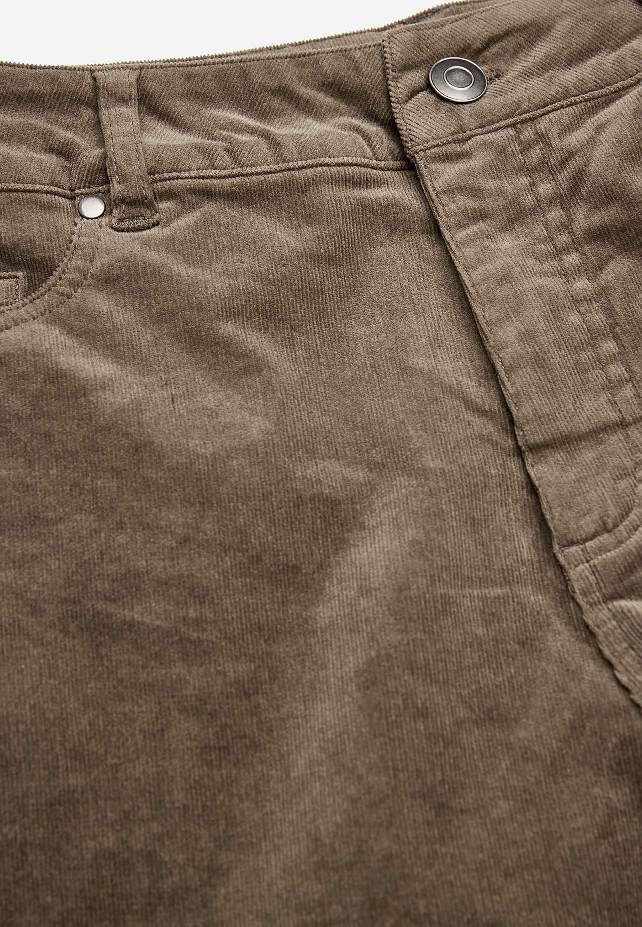 Elastiske fløjlsbukser med lige ben