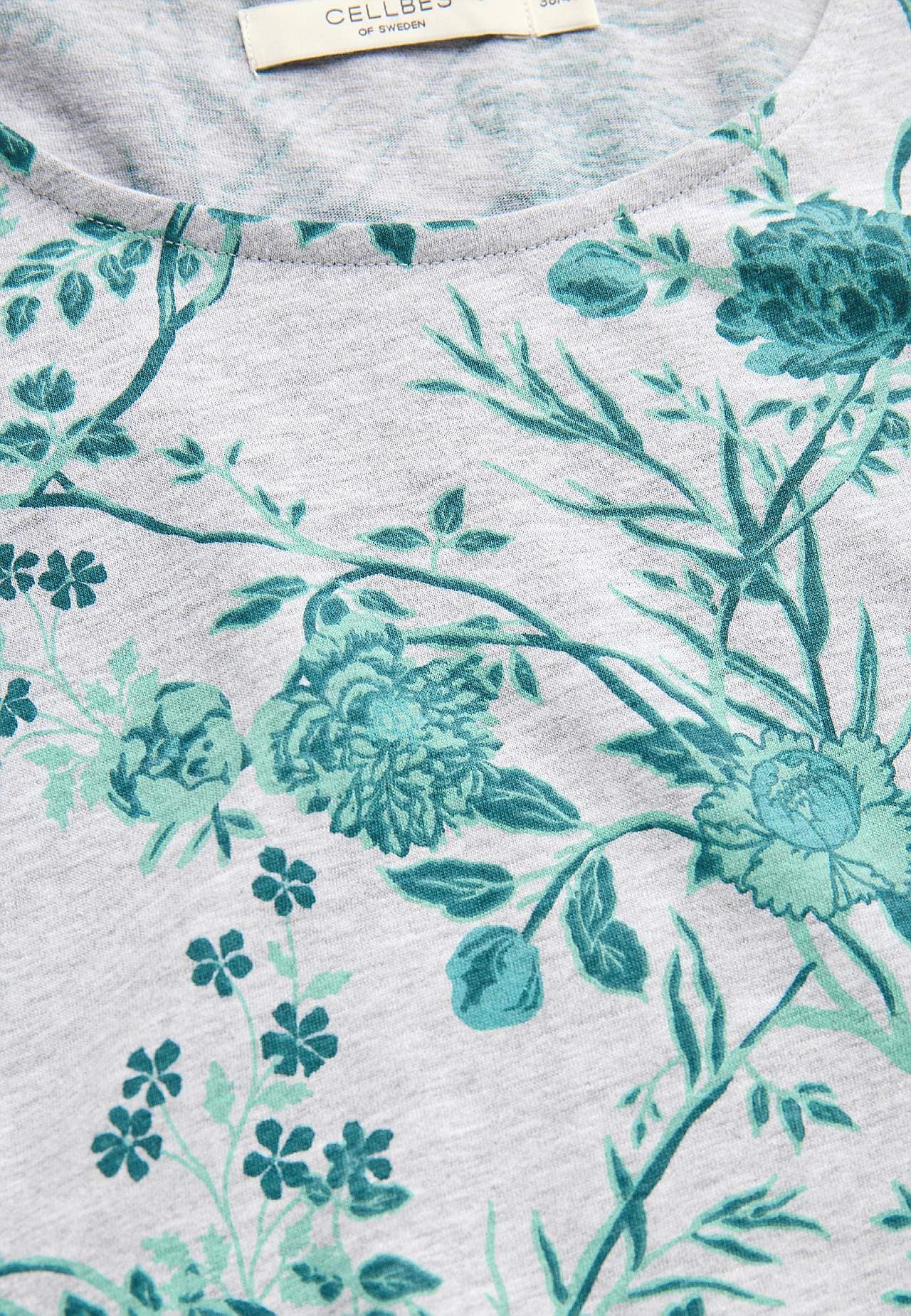 Blomstret natkjole med lange ærmer