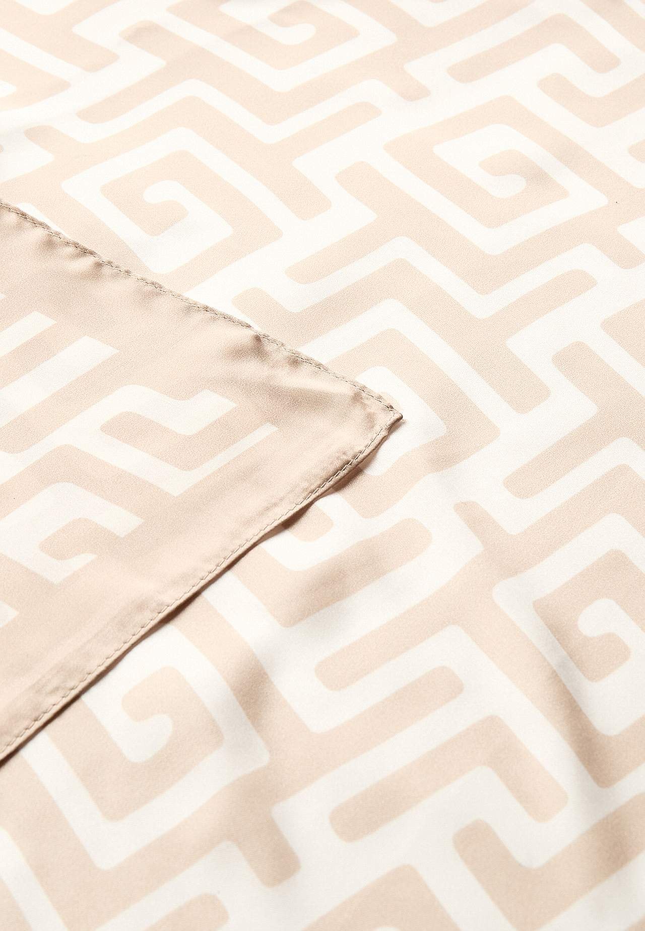 Tørklæde i mønstret satin