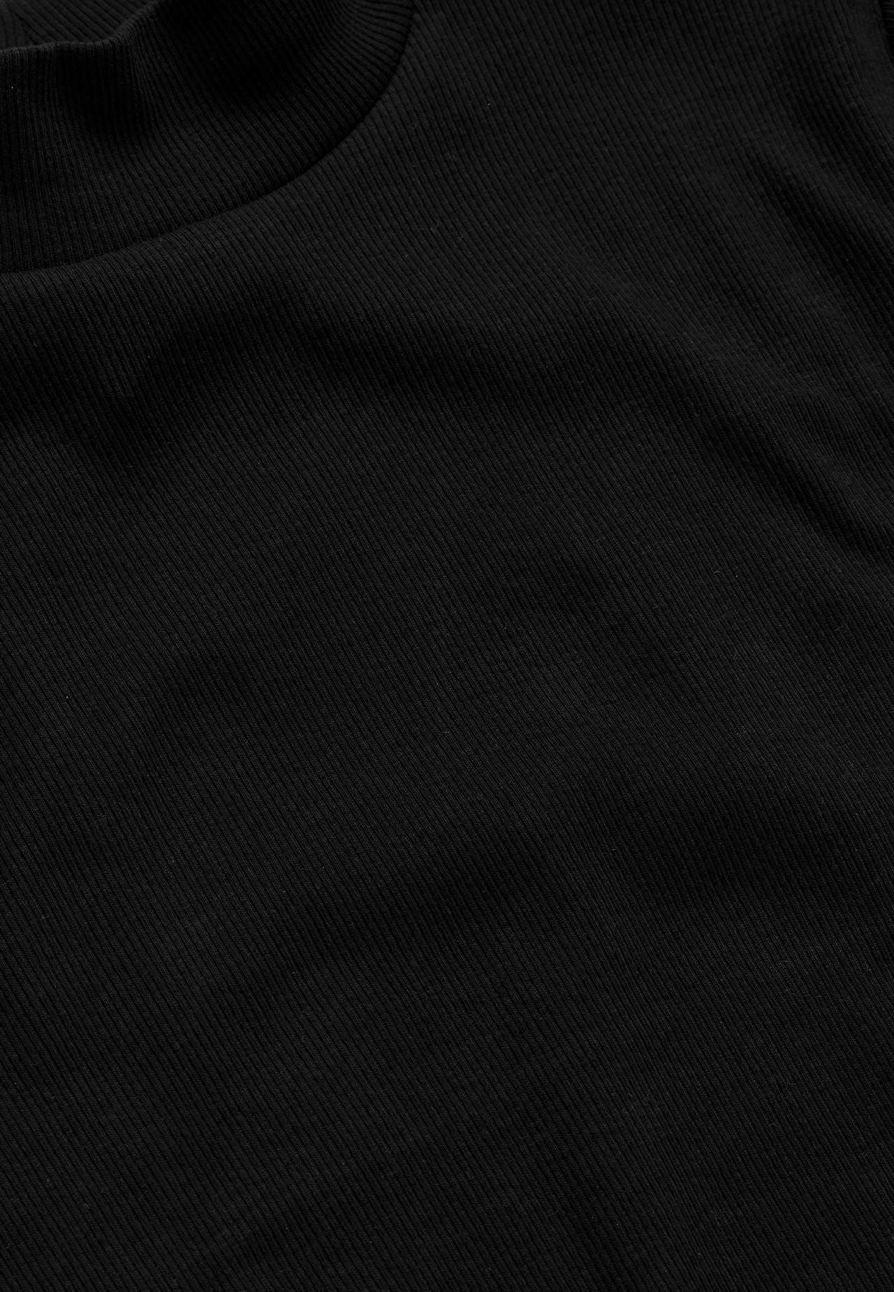 Ribbet top med turtleneck