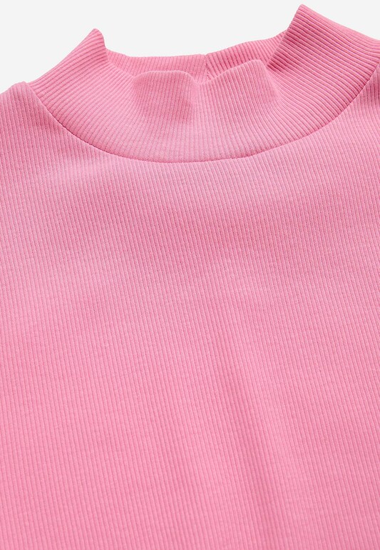 Ribbet top med turtleneck | Cellbes