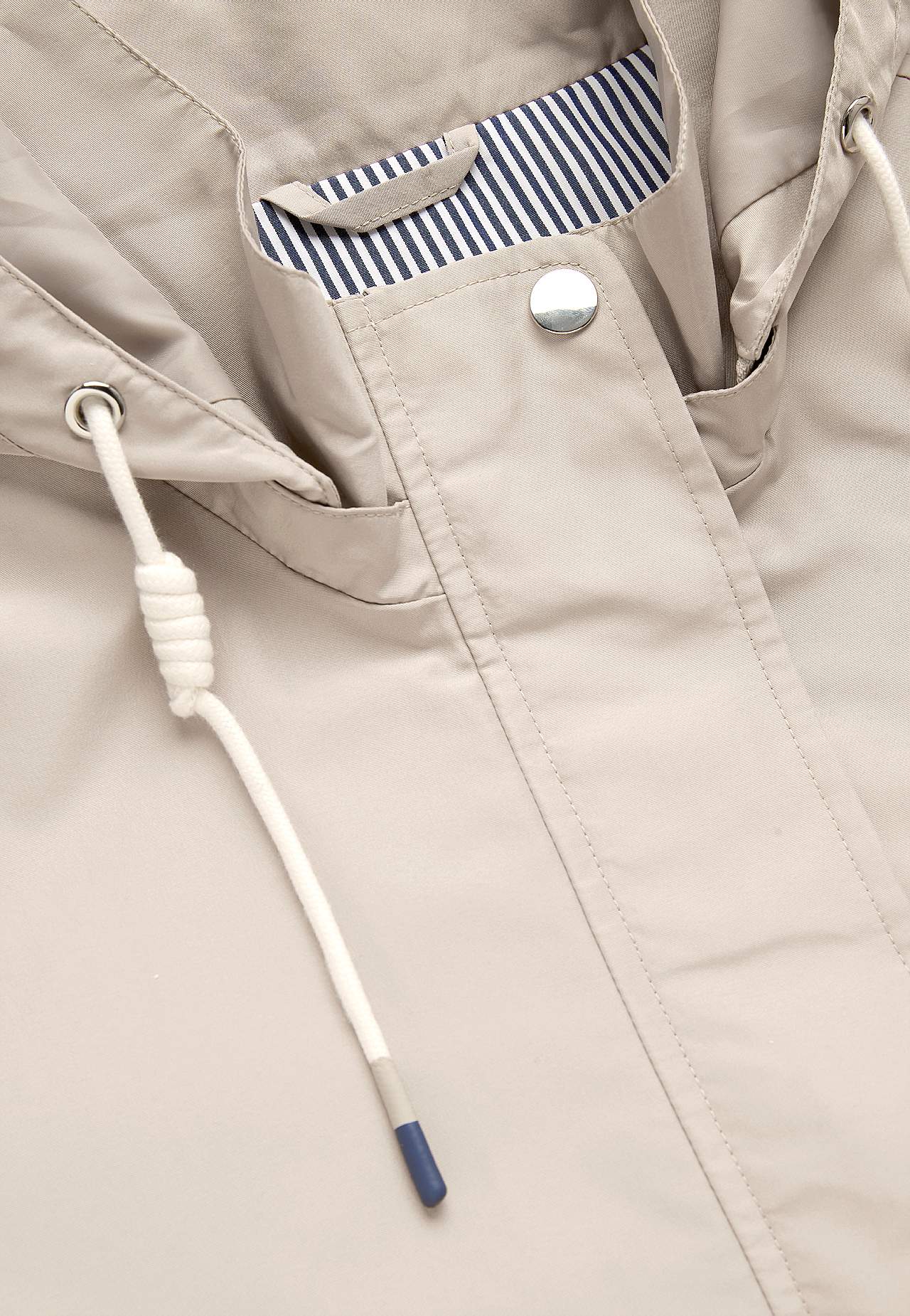 Foret jakke med aftagelig hætte