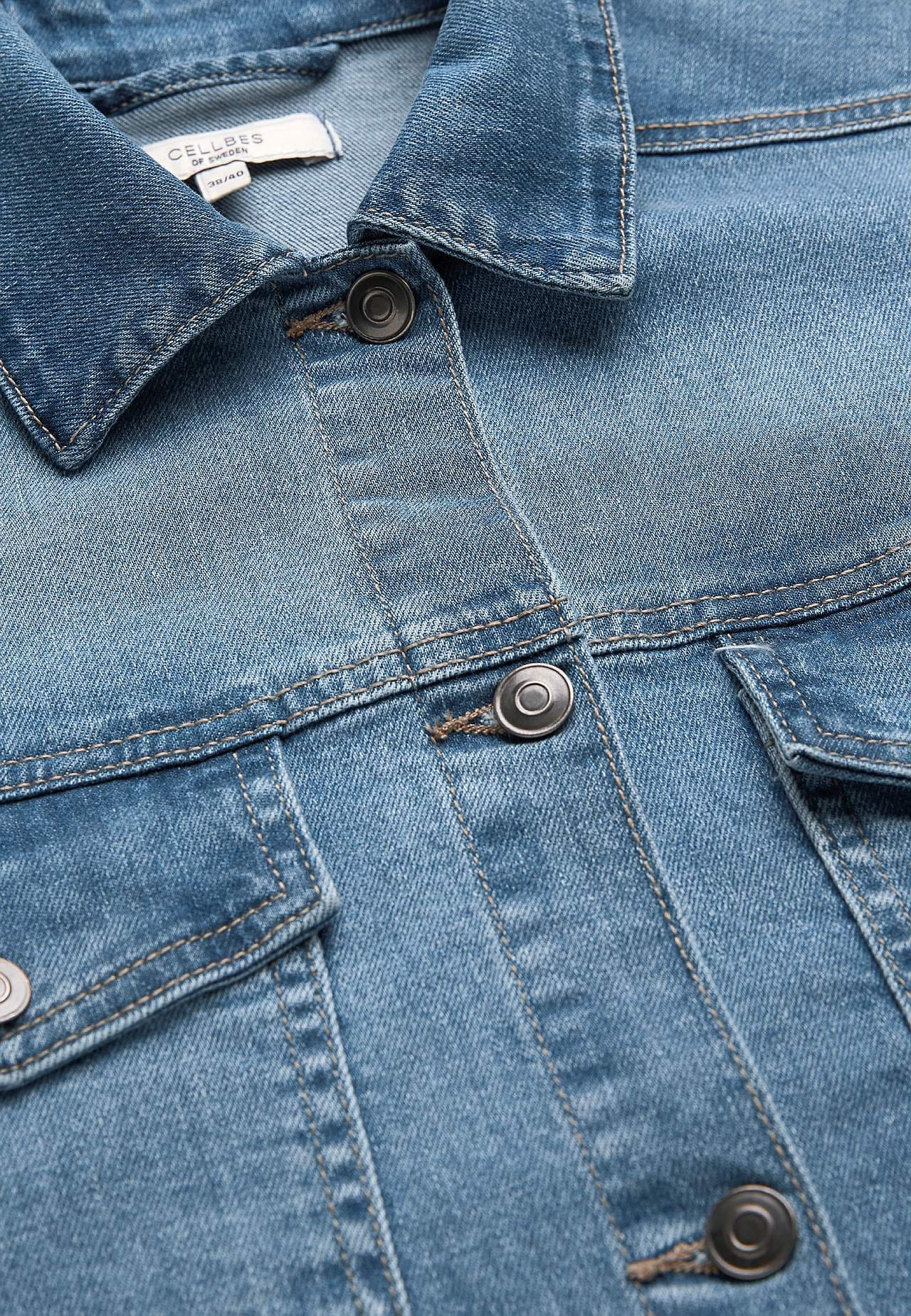 Lang jeansjakke med stræk