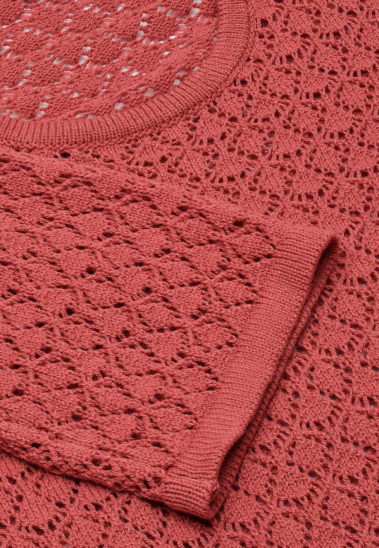 Strikket trøje med hulmønster