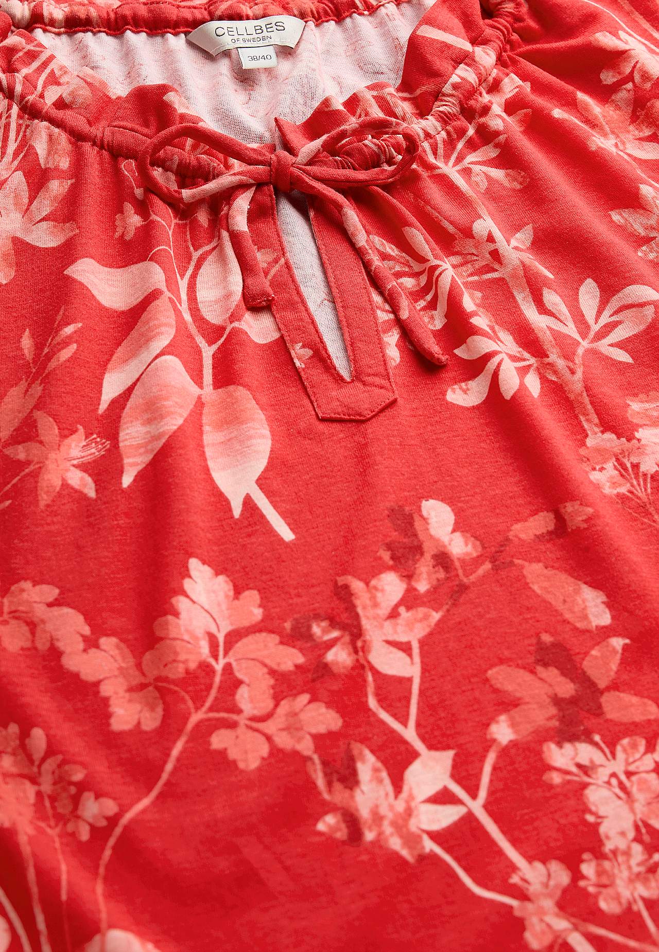 Mønstret jerseytop med flæsekant