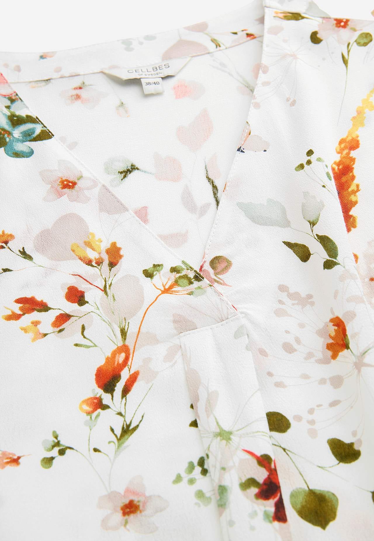 Vævet bluse med et blomstermønster