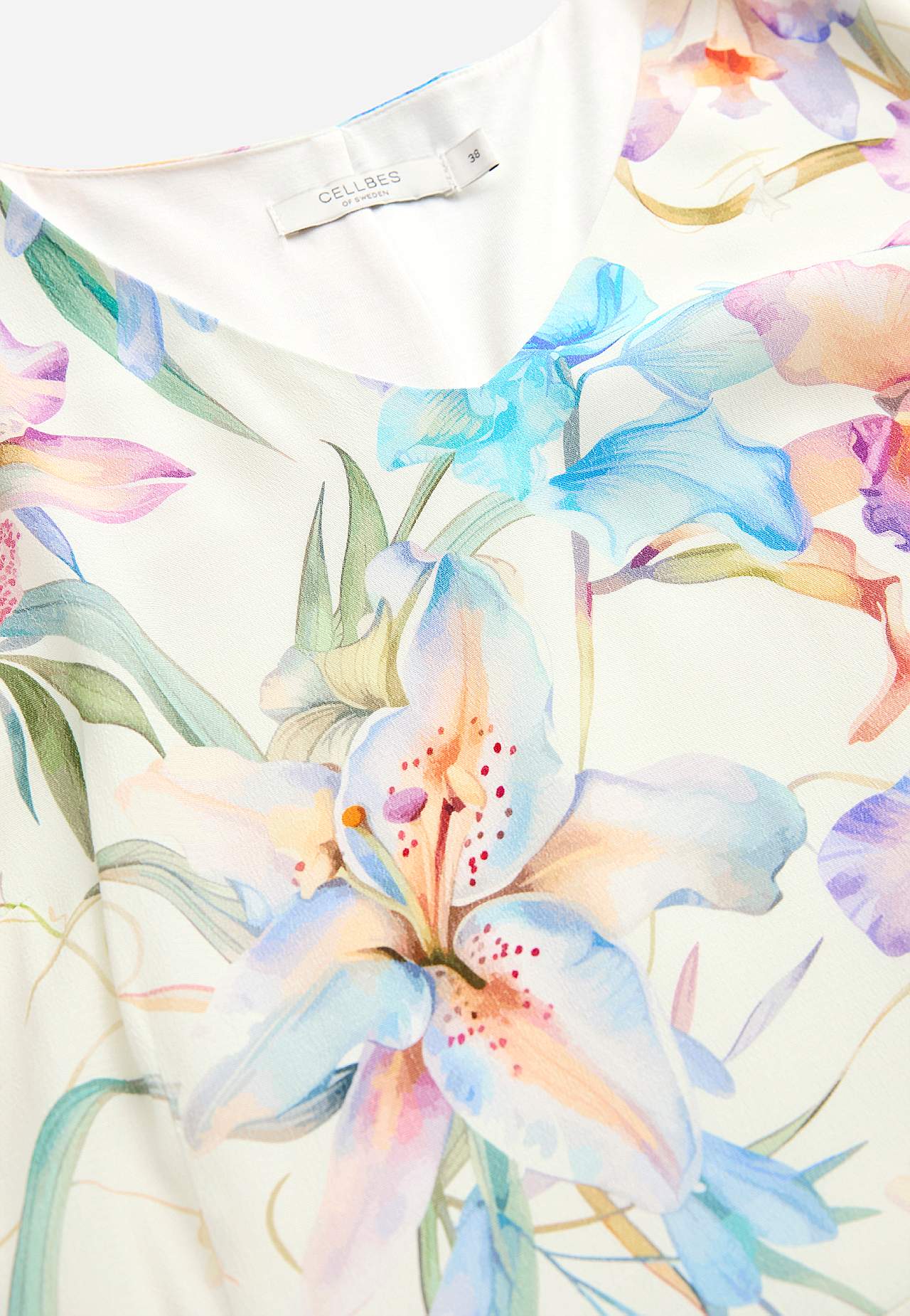 Kjole med flagrende ærme