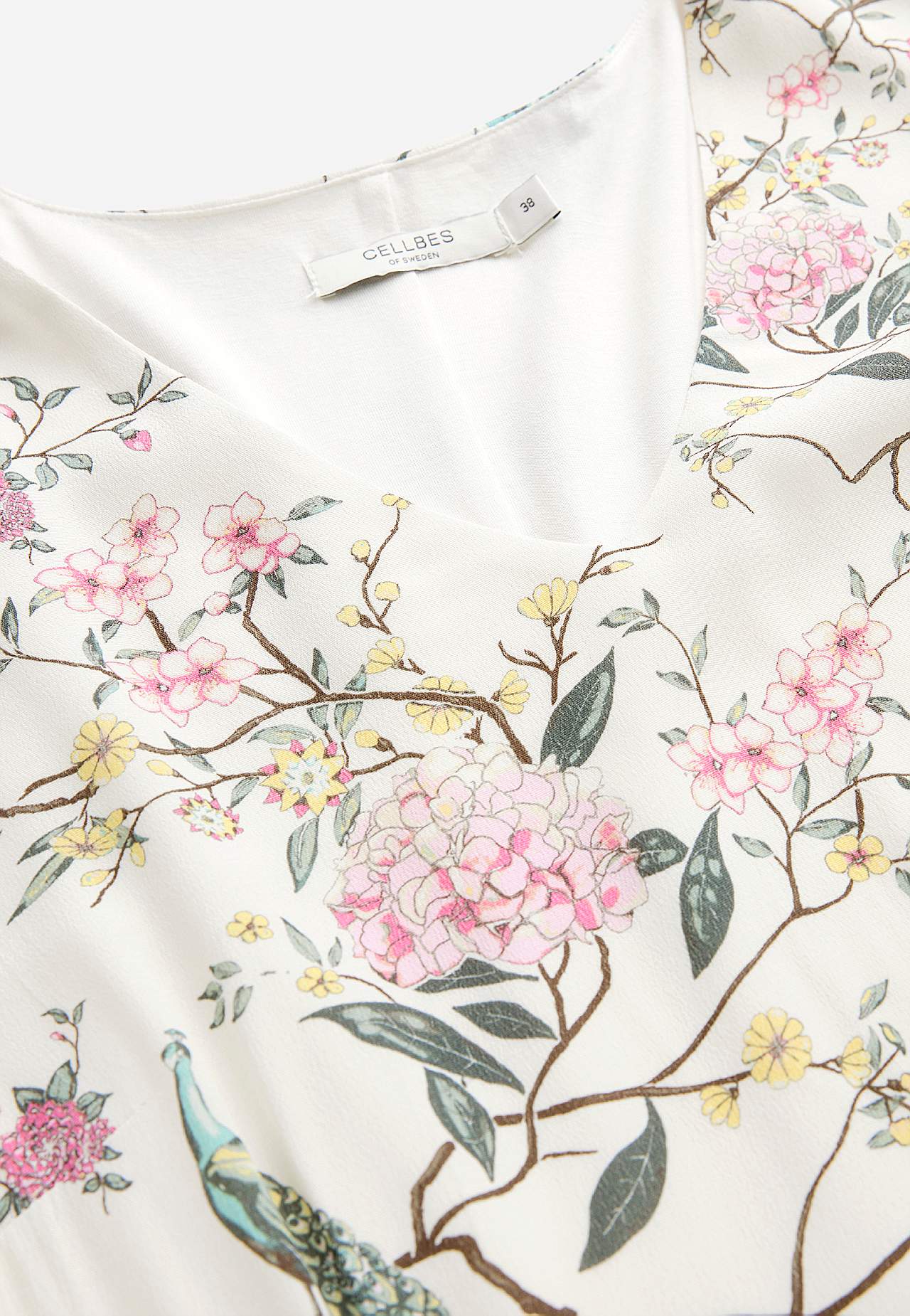 Kjole med flagrende ærme