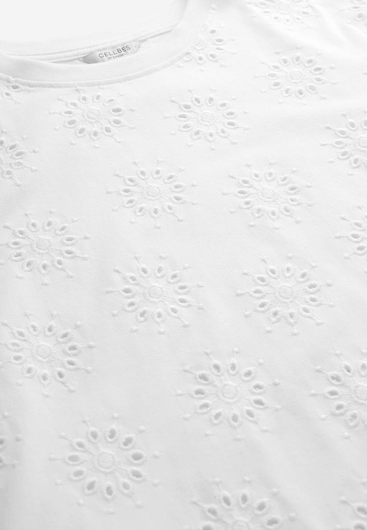 Jerseytop med broderet hulmønster