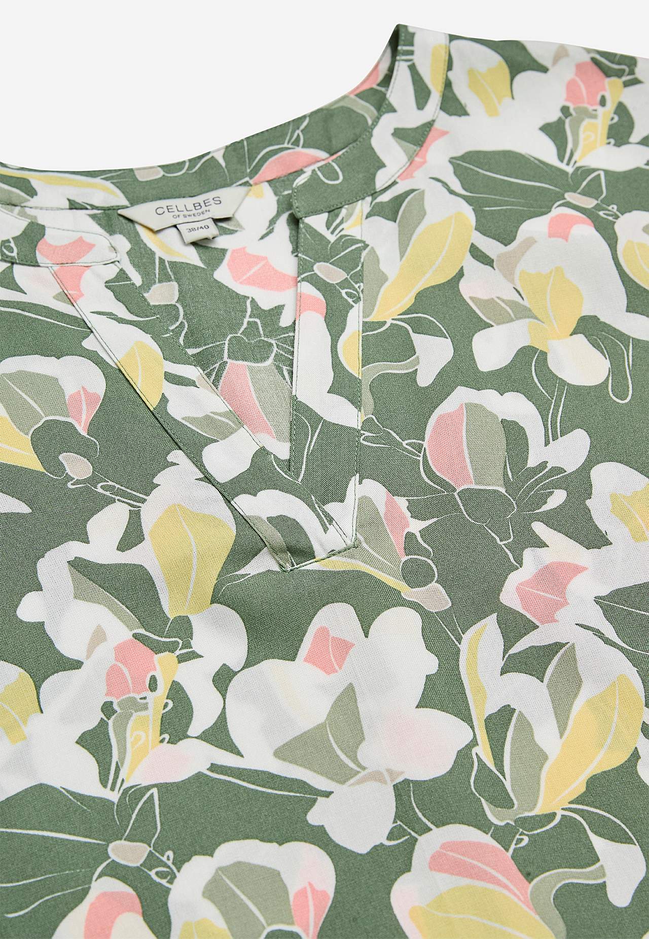 Viskosekjole med volant