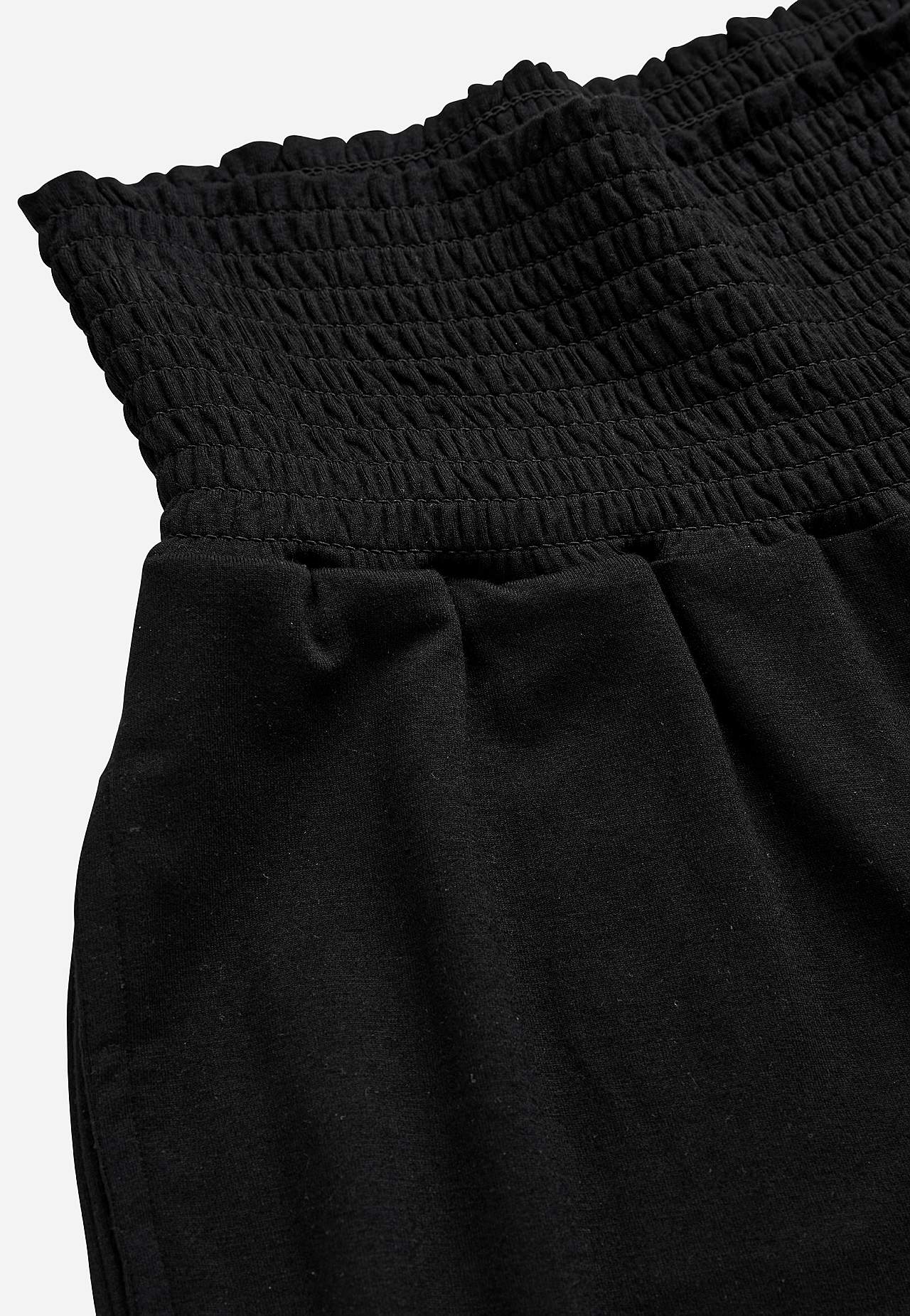 Knælange shorts med lommer